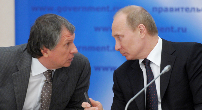 이고리 세친 로스네프티 회장과 블라디미르 푸틴 러시아 대통령 (사진제공=AP)