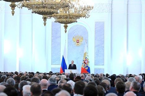 지난 3일(현지시간) 블라디미르 푸틴 러시아 대통령이 크렘린대궁전 게오르기홀에서 연방의회(상하원)에 보내는 연말교서를 발표했다.