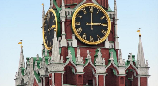 Според традицијата, часовникот на московскиот Кремљ го најавува крајот на старата и доаѓањето на Новата година. Извор: Росијскаја газета.
