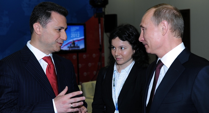 Рускиот претседател Владимир Путин и македонскиот премиер Никола Груески се сретнаа во Санкт Петербург на 21 јуни 2012 година. Извор: МИА.