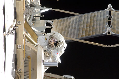 Новиот екипаж на Меѓународната космичка станица на 29 март изврши ултракус лет на вселенски брод. вселенскиот брод „Сојуз ТМА-08М“ се соедини со МКС за само 6 часа по лансирањето. Извор: НАСА.