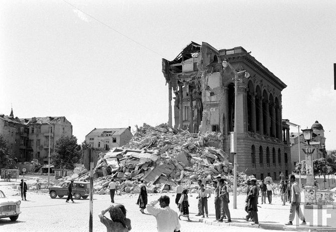 Тито и Хрушчов во посета на Скопје по катастрофалниот земјотрес во 1963