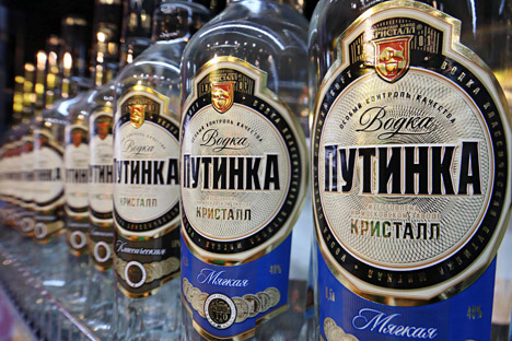 Се смета дека големиот руски научник Дмитриј Менделеев го пронашол идеалниот сооднос на водата и алкохолот од 40%. Извор: РИА Новости