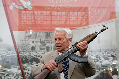 Михаил Калашников на прославата на 60-годишнината од постоењето на АК-47. Извор: РИА Новости