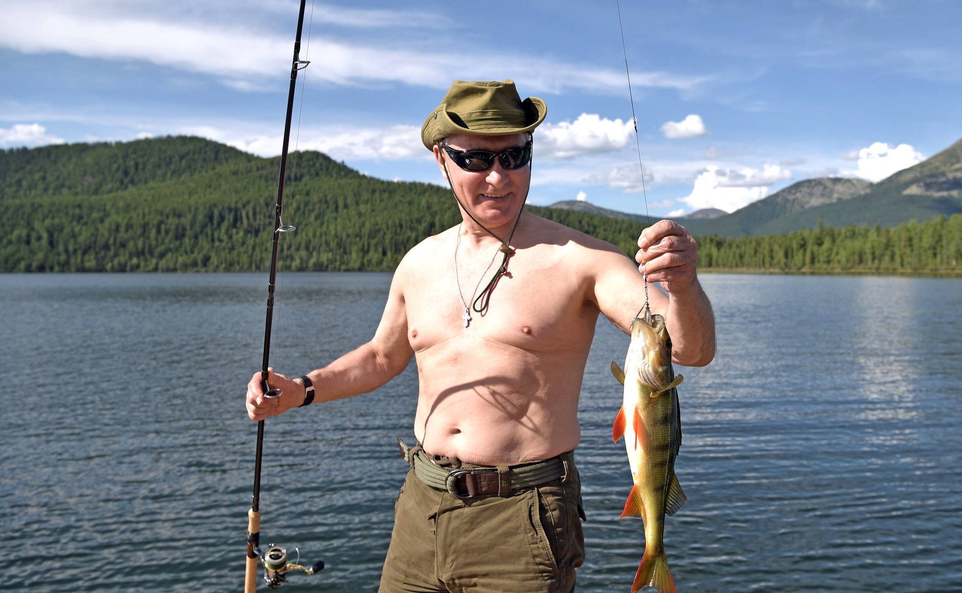 Претседателот на Русија Владимир Путин на риболов во текот на неговиот одмор во Јужен Сибир од 1-3 август 2017 година.