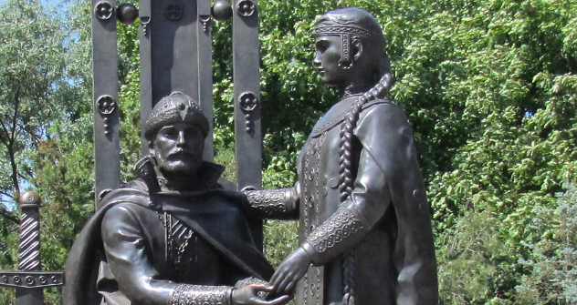 Споменик на Петар и Февронија во Ејск, Краснодарски крај. Фотографија од слободни извори.