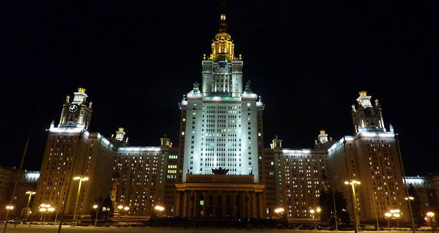 Главна зграда Московског државног универзитета „Михаил Ломоносов“, највише здање на свету посвећено образовању. Извор: Lori / Legion Media.