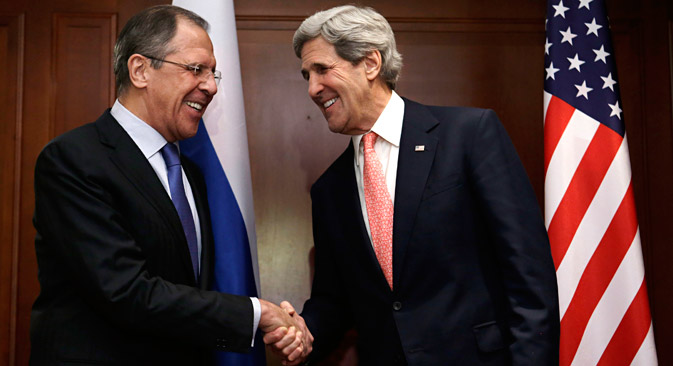 Шеф руске дипломатије Сергеј Лавров и државни секретар САД Џон Кери у Берлину. Извор: Reuters.