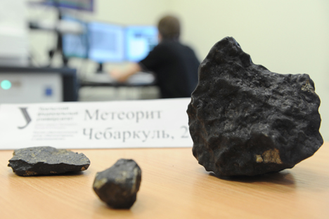 Према приближним прорачунима, старост метеора који је долетео до Урала је око 4,5 милијарди година. Извор: РИА „Новости“.