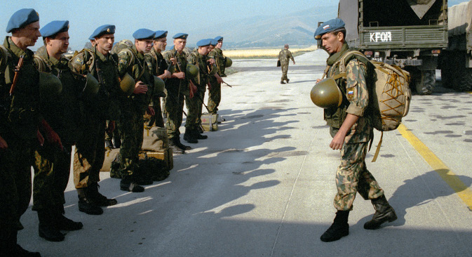 Руски војници на приштинском аеродрому „Слатина“ у јулу 1999. Извор: РИА „Новости“.