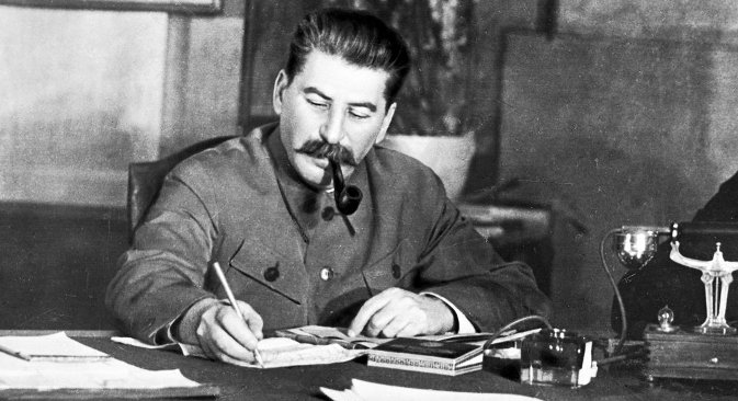 У објављеним документима] се види Стаљин онакав какав је био у свакодневном животу, на врхунцу власти, као државник, пријатељ, друг и партијски истомишљеник, као непријатељ идејних противника и својих бивших пријатеља. Извор: РИА „Новости“.