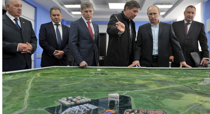 Nadgledajući ovog proljeća opsežne građevinske radove, predsjednik Putin napomenuo je da će novi kozmodrom Vostočni biti mnogo učinkovitiji od Bajkonura. Izvor: ITAR-TASS.