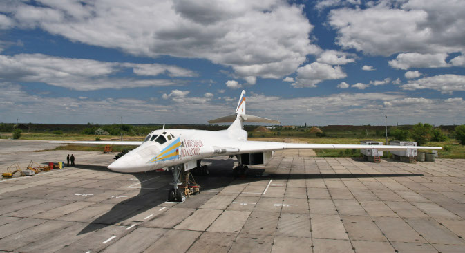Ту-160 је у стању да изврши пробој средстава ПВО противника како на малим висинама при подзвучној брзини, тако и на великим висинама при брзини која скоро двапут премашује брзину звука. Извор: ИТАР-ТАСС.