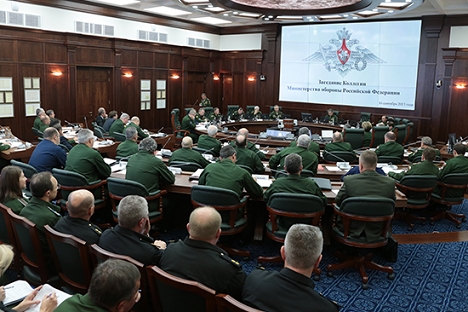 Уочи вежбе „Запад-2013“ резултате свог рада сумирао је колегијум Министарства одбране којим је руководио генерал армије Сергеј Шојгу. Извор: mil.ru.