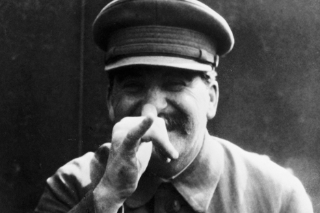 Сталин кирилизацијата на неруските култури во СССР ја гледал како дел од изградбата на можна социјалистичката држава, што подразбирало враќање на некои норми и сфаќања од царскиот период. Извор: РИА Новости
