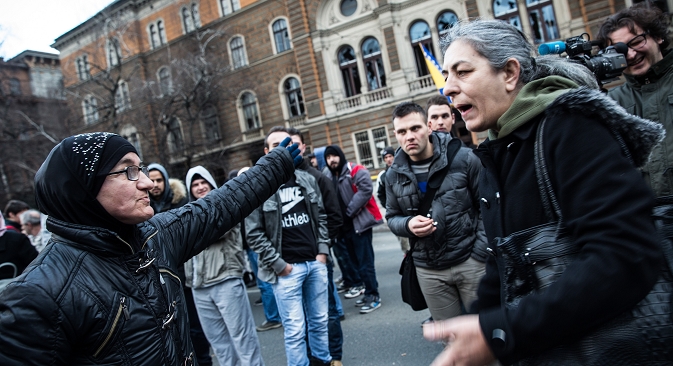 „Запад потхрањује садашње догађаје у Босни са циљем да стихијни народни протест усмери тако да дестабилизује ситуацију око Републике Српске и унутар ње“. Извор: ИТАР-ТАСС.