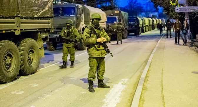 Руски политиколози сматрају да даљи развој догађаја у Украјини умногоме зависи од садашњег руководства у Кијеву, тј. од тога хоће ли оно схватити поруку Русије или ће желети да и даље заоштравају ситуацију. Извор: РИА „Новости“.