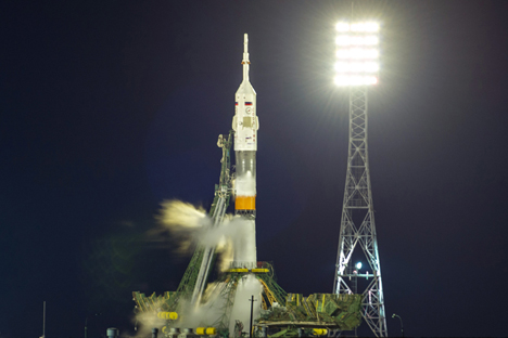 Руски космички брод „Сојуз ТМА-12М“ креће ка Међународној космичкој станици са космодрома „Бајконур“. Извор: GELIO.