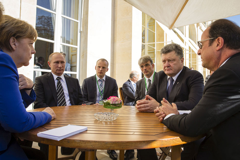 R-L, clockwise) French President Francois Hollande, German Chancellor Angela Merkel, Russian President Vladimir Putin and Ukrainian President Petro Poroshenko attend a meeting in Paris, France, October 2, 2015. France hosts a meeting with leaders of Russia, Germany and Ukraine in Paris for talks about Ukraine which were likely to be overshadowed by the conflict in Syria.