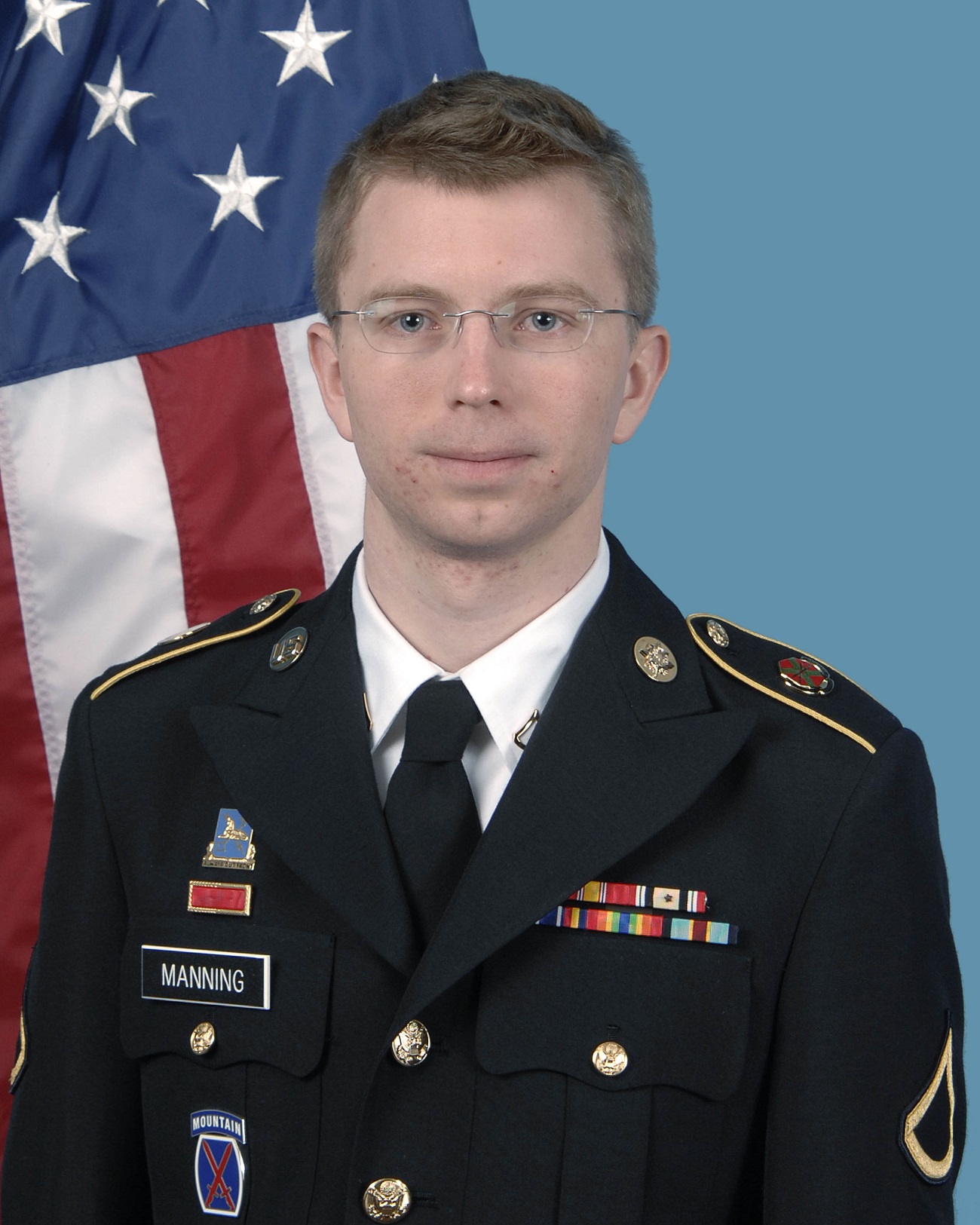 Chelsea Manning, ko je bila še Bradley Manning na fotografiji ameriške vojske.