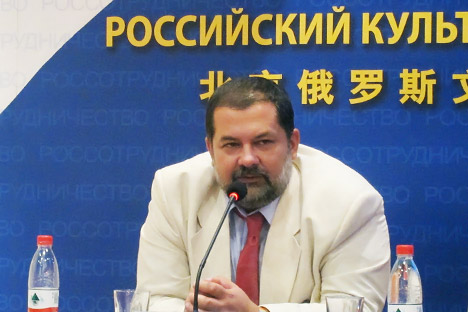 Sergei Lukyanenko meet readers and journalists on Beijing Book Fair. Source: Press Photo.