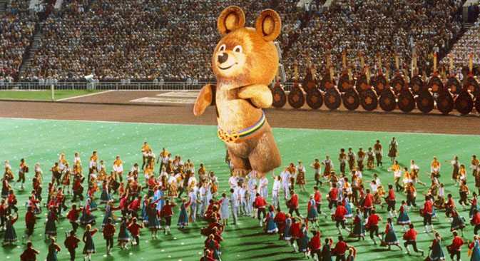 The symbol of the Moscow Olympics, Misha the bear, flew out with balloons into Moscow’s night sky. Source: RIA Novosti