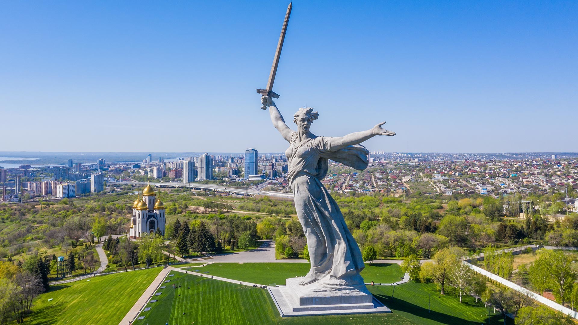 Волгоград, Россия. Вид с воздуха на статую 