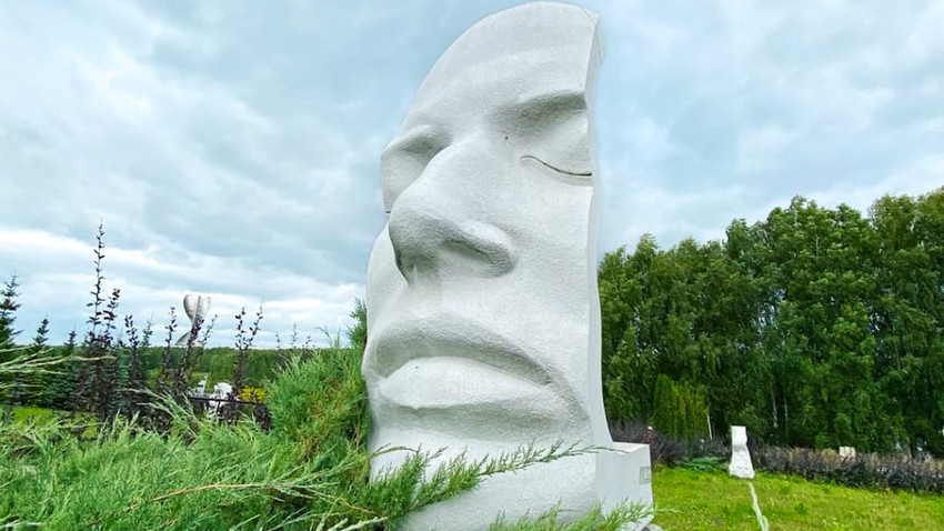 Оживить скульптуру