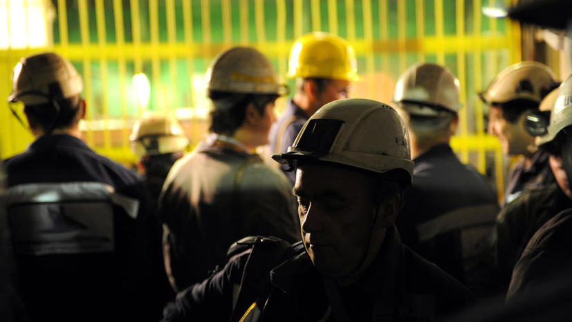 Кемеровские спасатели вывели более 500 горняков из горящей шахты