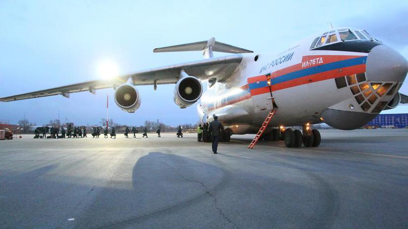 Спасатели МЧС РФ готовятся вылететь в Непал, где в результате землетрясения погибли 2,5 тыс. человек