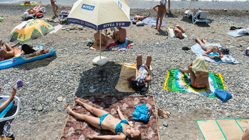 Массовое отравление в Севастополе: 400 человек оказались в больнице после купания на пляже «Омега»
