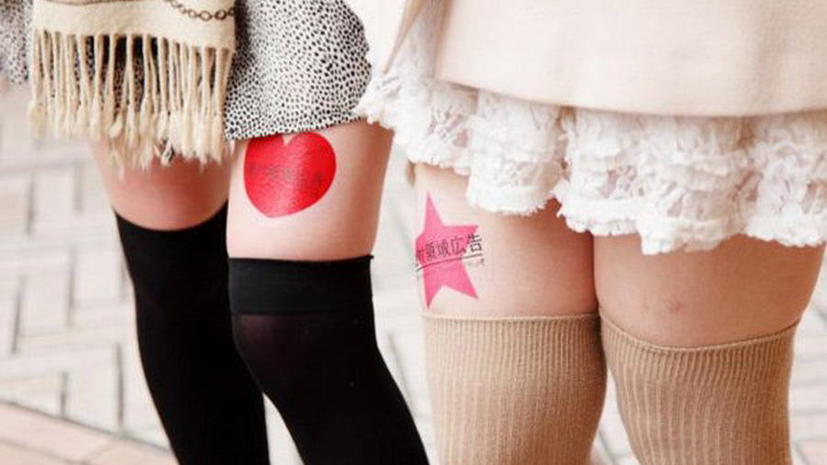 Японские рекламщики используют женские ноги для размещения рекламы