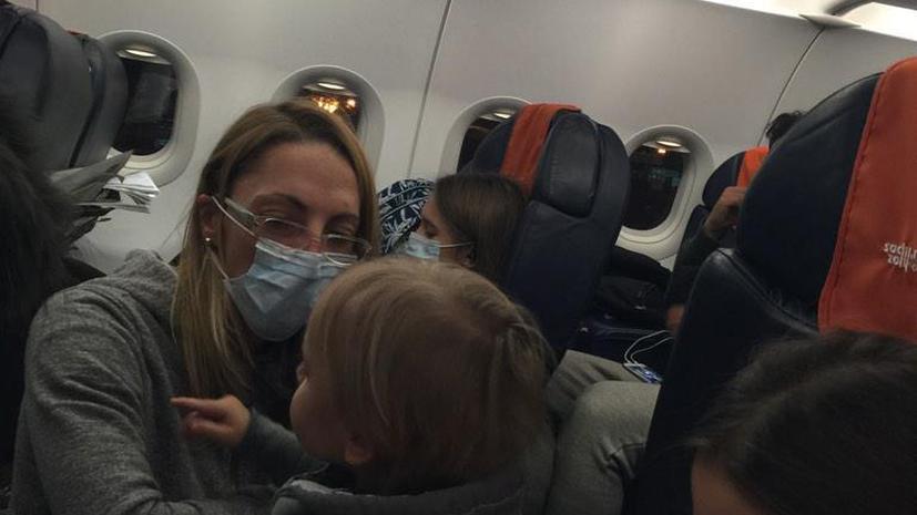 Рейс «Аэрофлота» четыре часа простоял на спецстоянке из-за подозрения на Эболу у одной из пассажирок