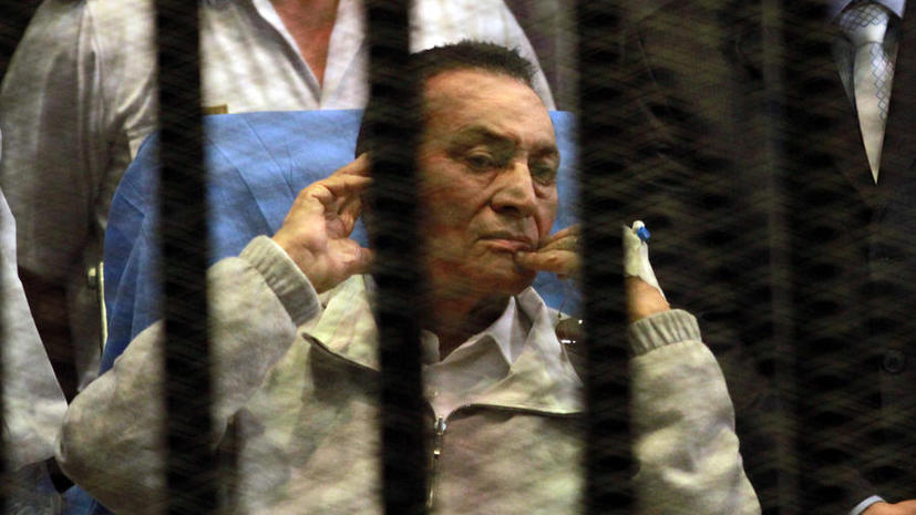 Бывший президент Египта Хосни Мубарак приговорён к трём годам тюрьмы