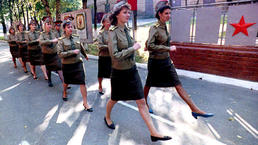 Депутаты Госдумы хотят призвать женщин в армию