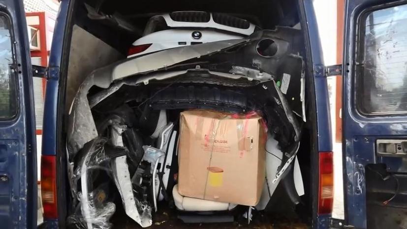 В Европе автомобильные воры упаковали похищенную BMW в микроавтобус