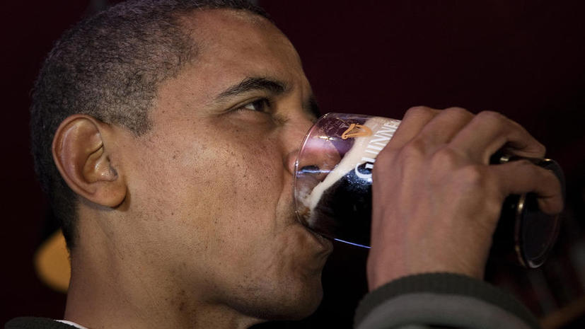 Барак Обама проспорил премьер-министру Канады два ящика пива