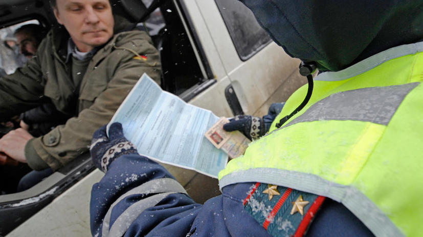 В Госдуме предложили отказаться от эвакуации автомобиля, если водитель забыл права