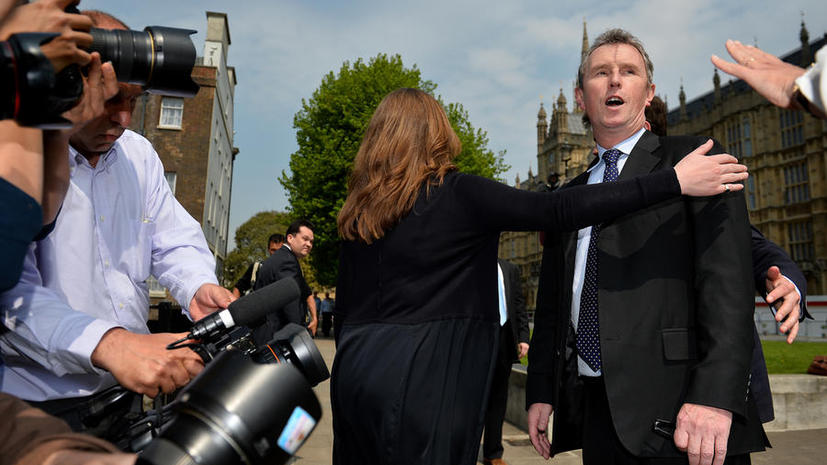 Подозреваемый в изнасиловании мужчин британский депутат отстранён от работы в парламенте