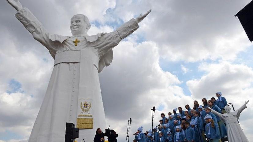 Самая высокая в мире статуя Папы Римского Иоанна Павла II появилась в Польше
