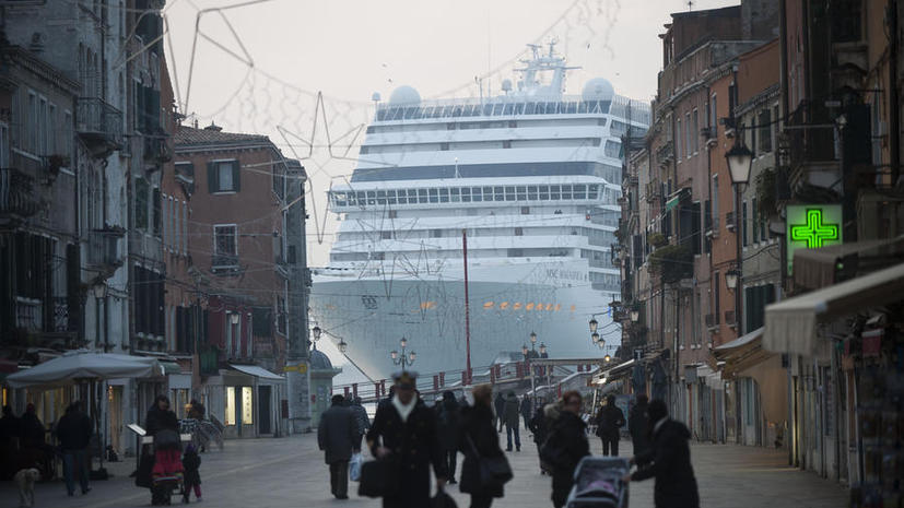 В Венеции ограничат движение круизных лайнеров