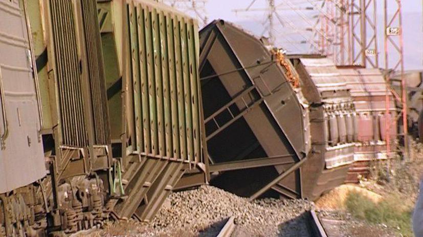 В Донецкой области взорвали железную дорогу, грузовой поезд РЖД сошёл с рельс