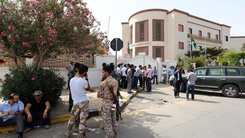 Вооруженные демонстранты окружили здание Минюста Ливии