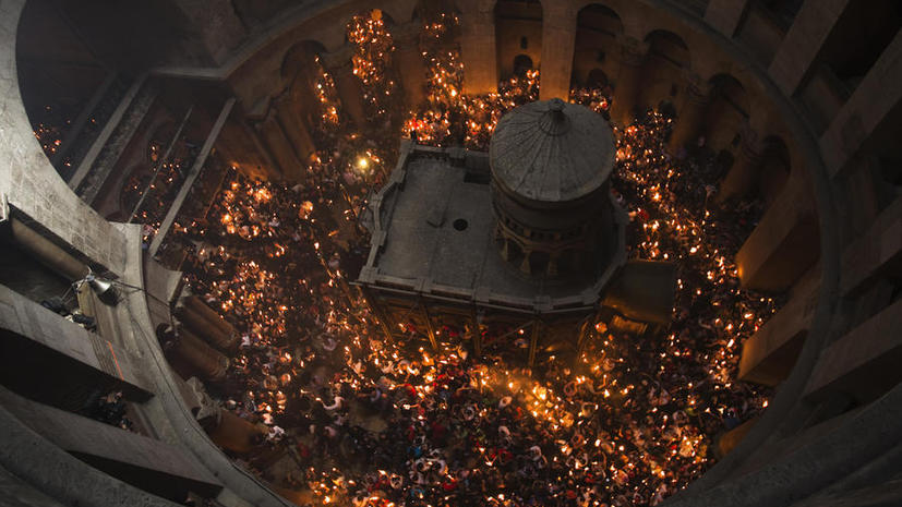 Благодатный огонь, сошедший в Иерусалиме, доставят в тысячи православных храмов