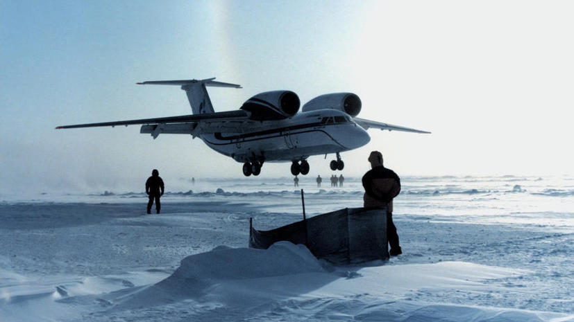 Российских полярников эвакуируют из-за аномалии