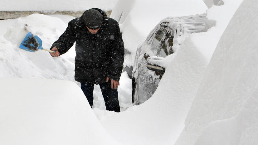 Кортеж премьер-министра Украины застрял в снежном заносе