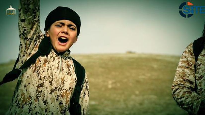Террористы ИГ распространили видео казни предполагаемого шпиона МОССАДа, осуществляемой ребёнком