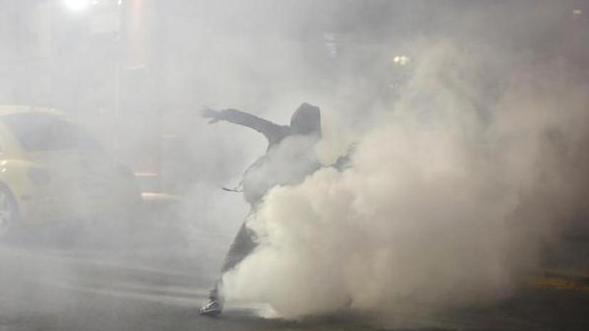 Полицейские применили слезоточивый газ против демонстрантов в Калифорнии