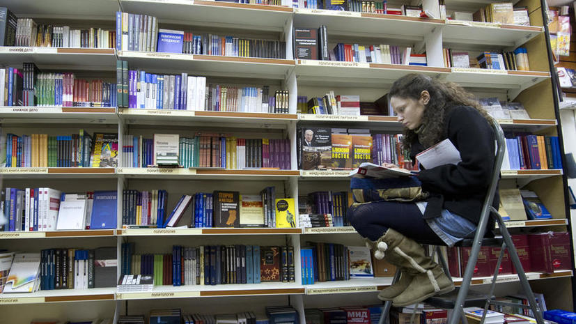 Соцопрос: Около половины россиян не читают книги