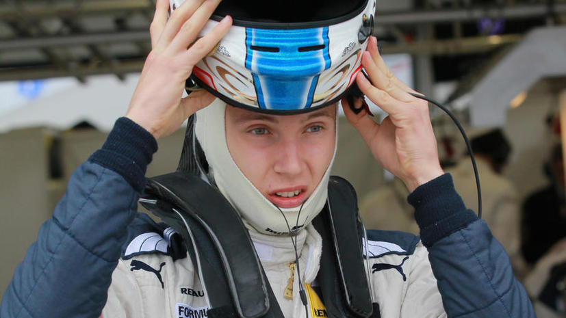 17-летний российский автогонщик подписал контракт с командой «Формулы-1»